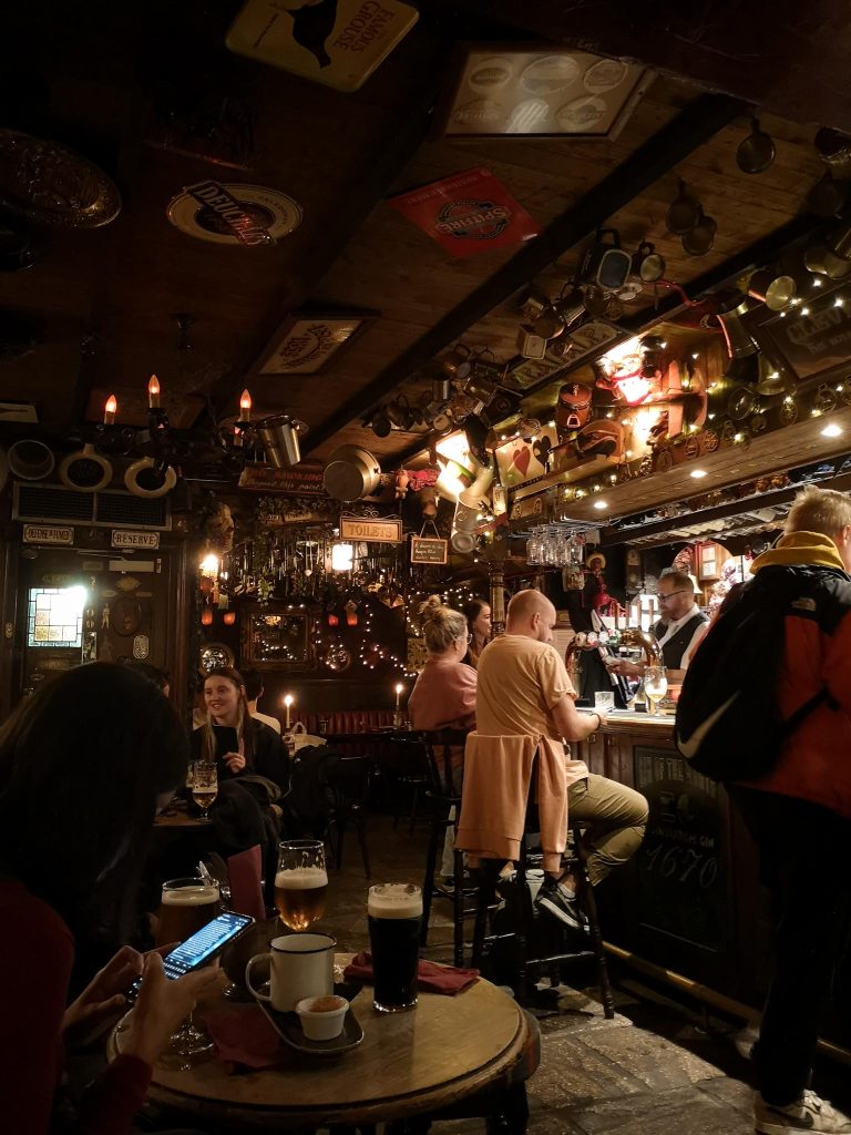 Dirty Dick’s Pub