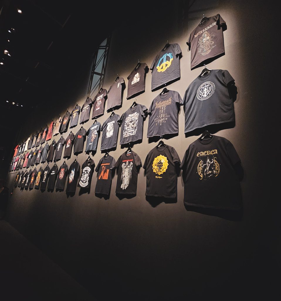 Mur_Tee-shirt_Concert_LaBadroodeuse